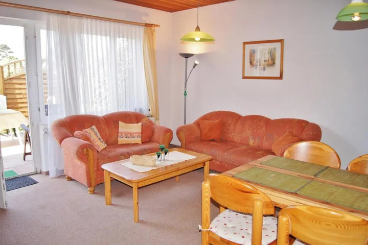 Room 4 of 8