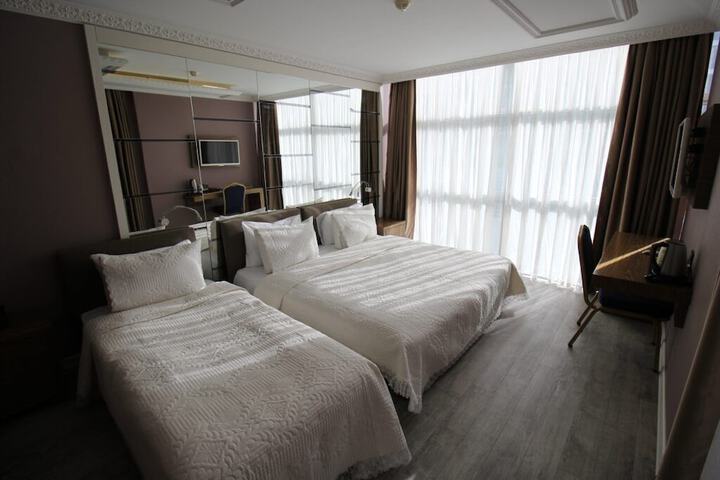 Room 6 of 25
