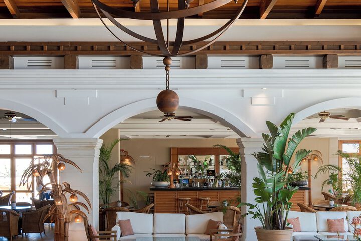 Entrance & Lobby