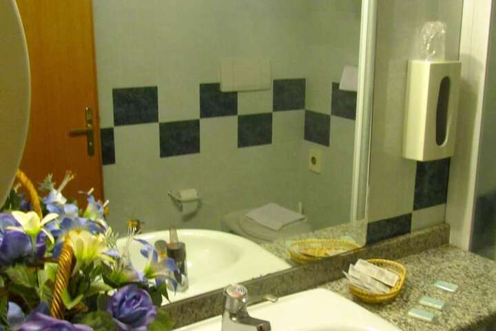 Room 25 of 61