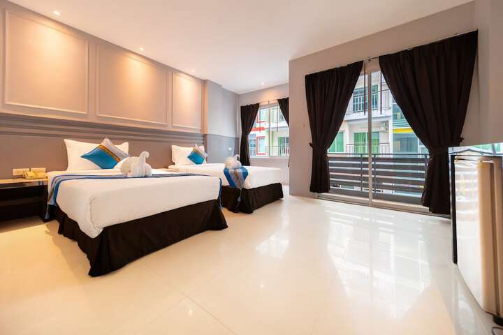 Room 10 of 25