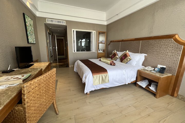 Room 9 of 37