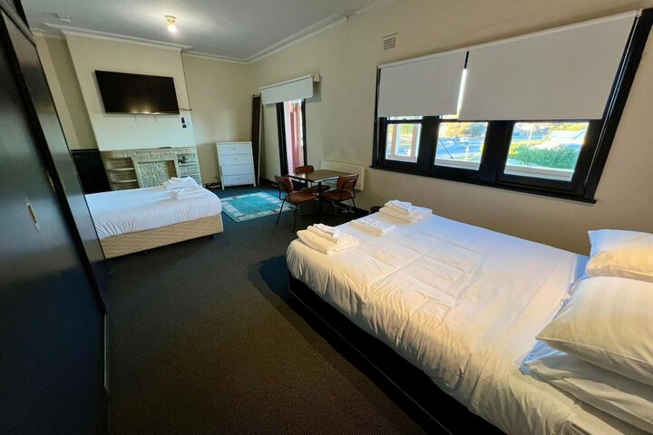 Room 9 of 18