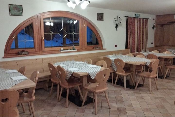 Dining 5 of 8