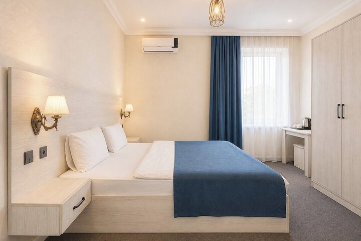 Room 12 of 26