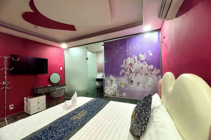 Room 2 of 6