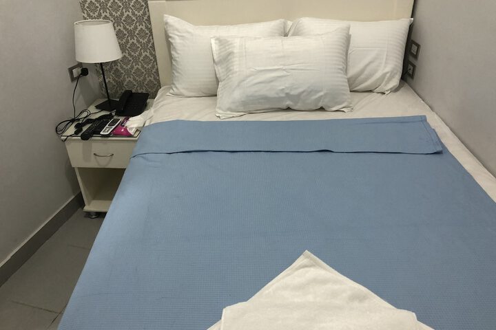 Room 18 of 32