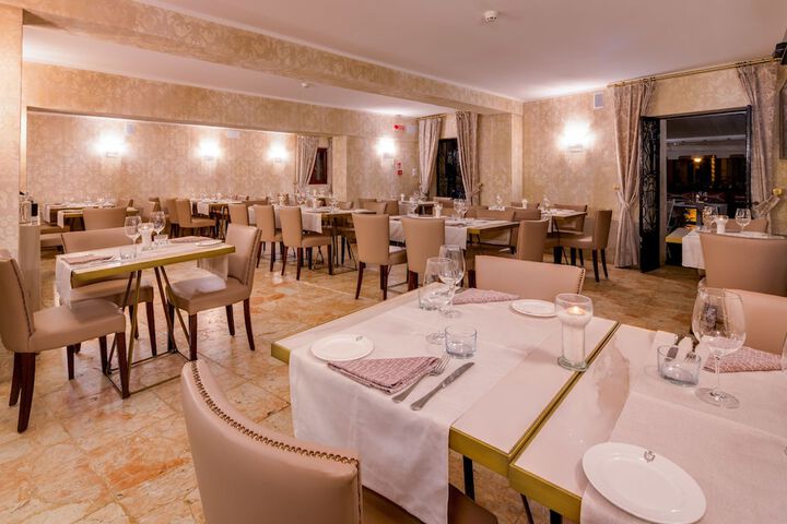 Dining 45 of 71