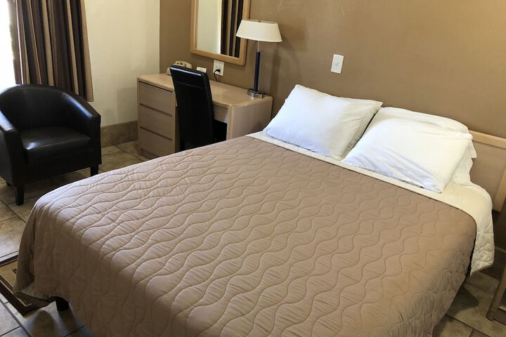Superior Queen Bed (10 of 14)