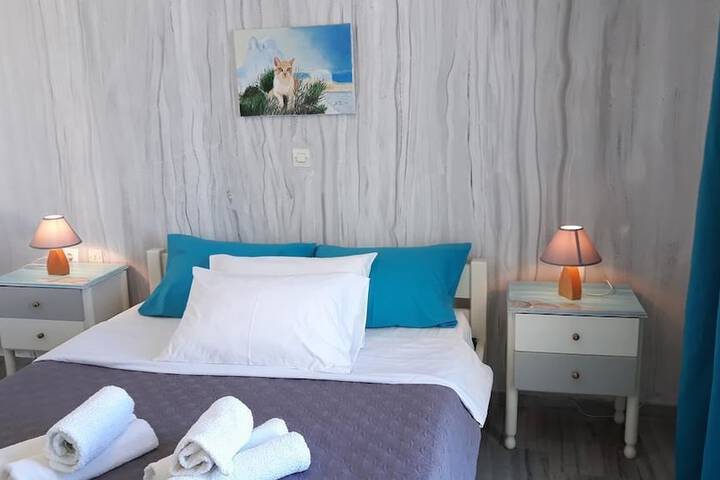 Room 4 of 68