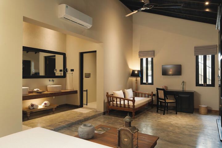 Room 15 of 31