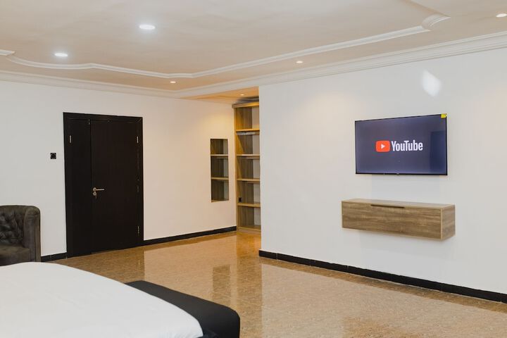 Room 6 of 47