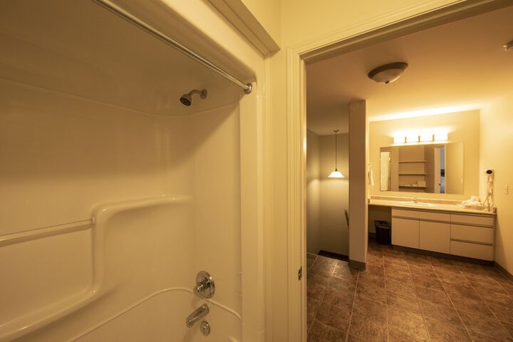 Room 28 of 43