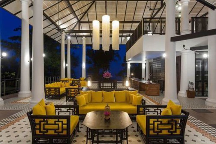 Entrance & Lobby