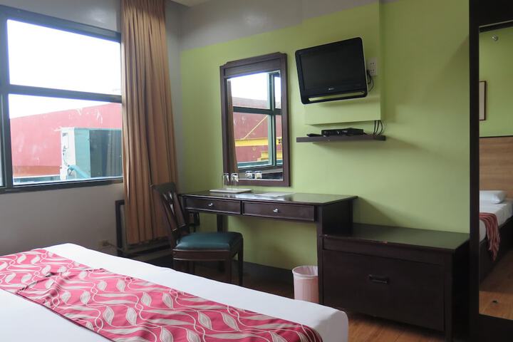 Room 13 of 28