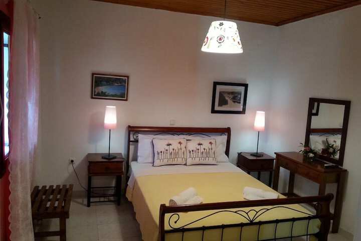 Room 11 of 37