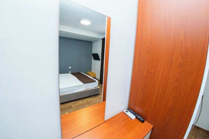 Room 27 of 90