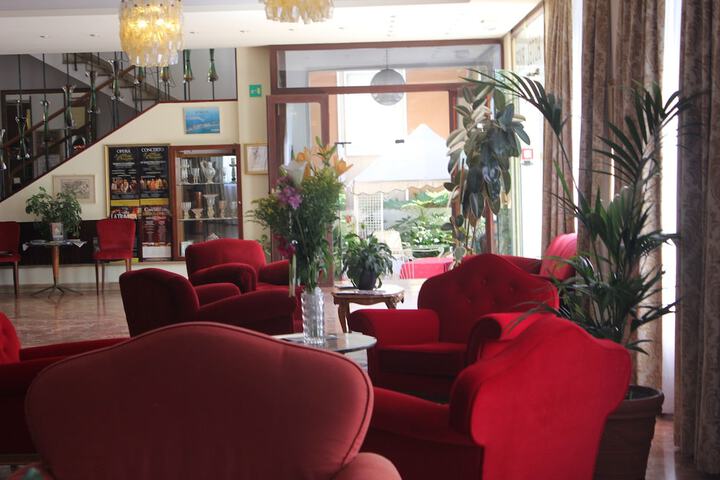 Entrance & Lobby