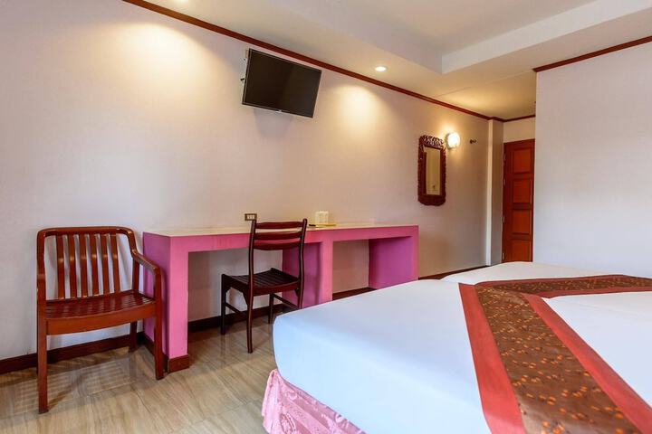 Room 2 of 16