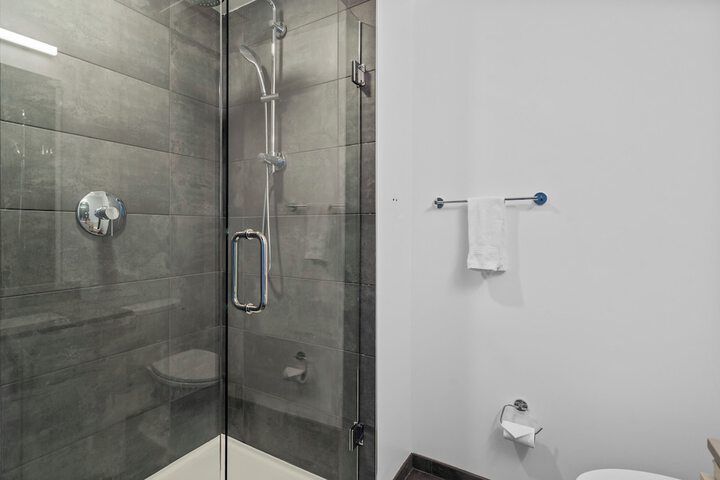 Room 16 of 32