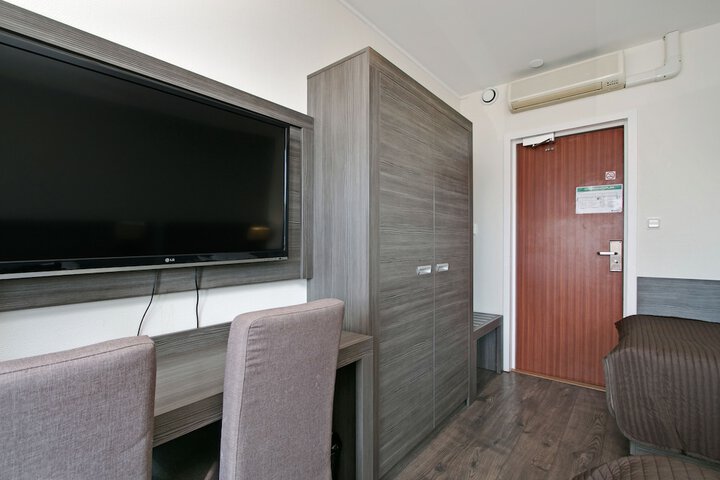 Room 15 of 41