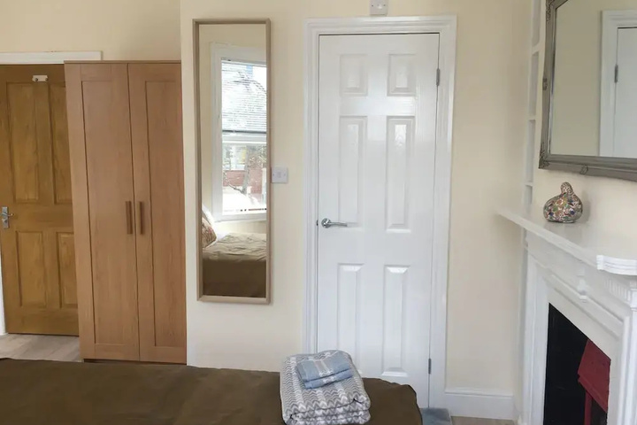 Room 5 of 13