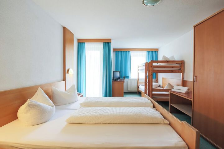 Room 8 of 28
