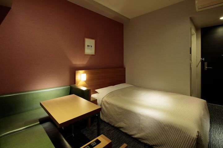 Room 18 of 50