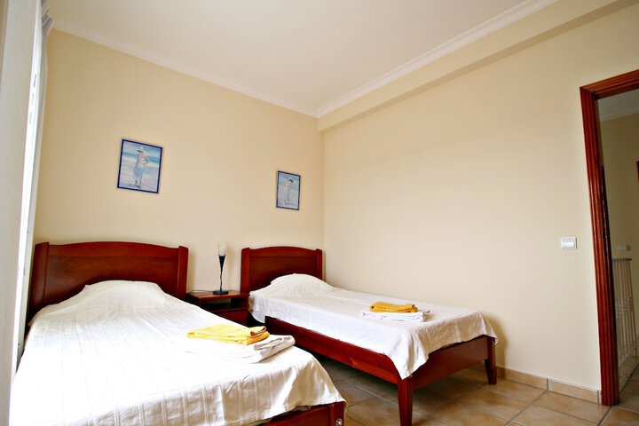 Room 8 of 25