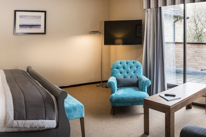 Room 10 of 102