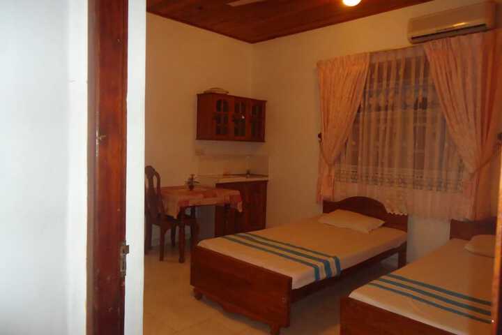 Room 8 of 9