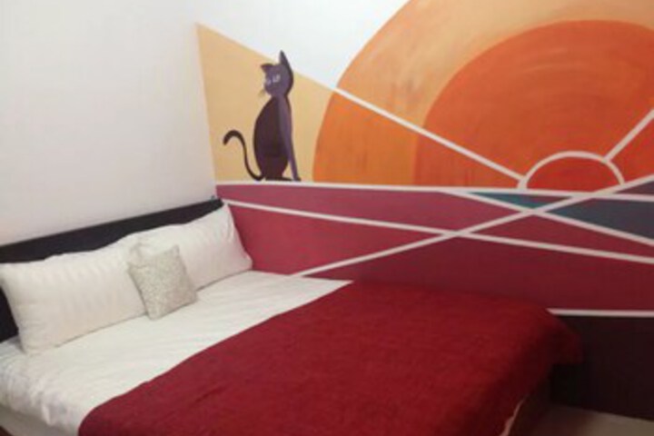 Room 4 of 12