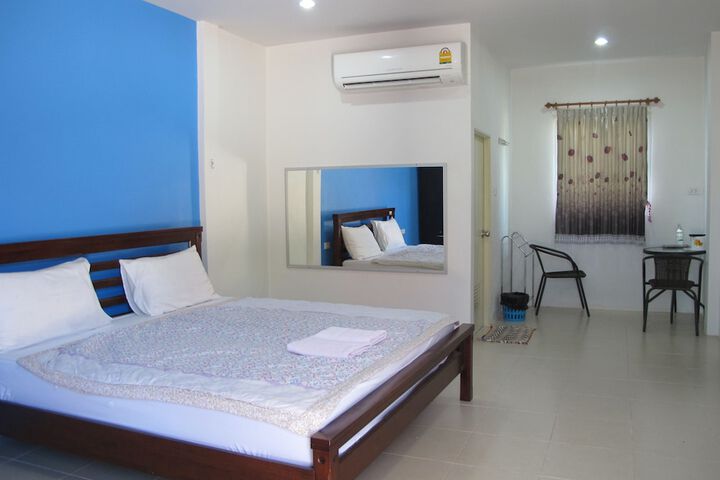 Room 13 of 38