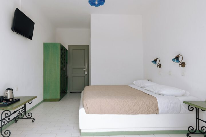 Room 4 of 108