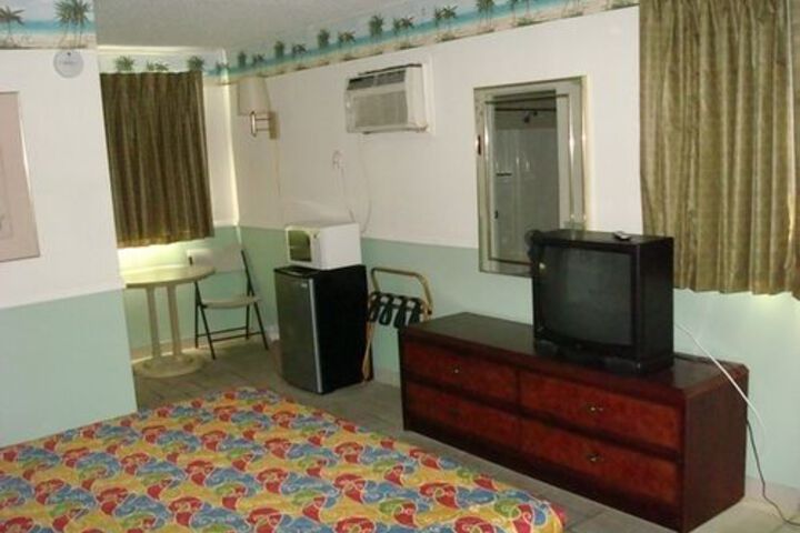 Room 14 of 63