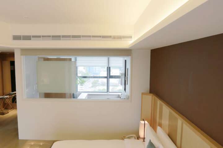 Room 13 of 76
