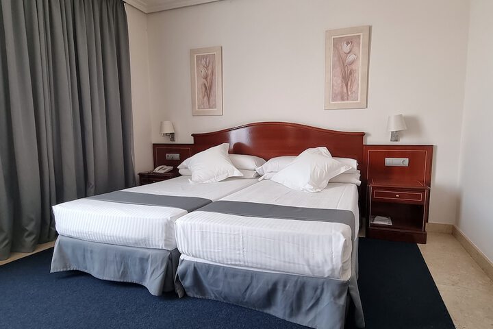 Room 10 of 30