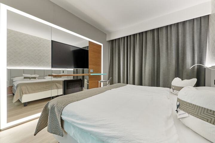 Room 27 of 112