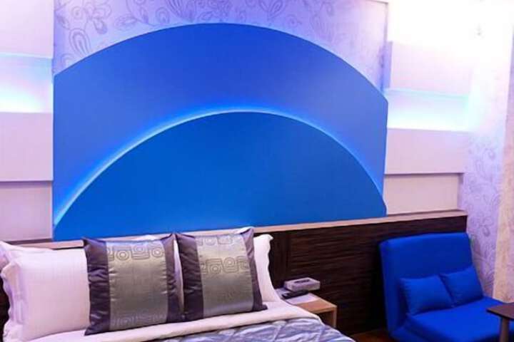 Room 16 of 33