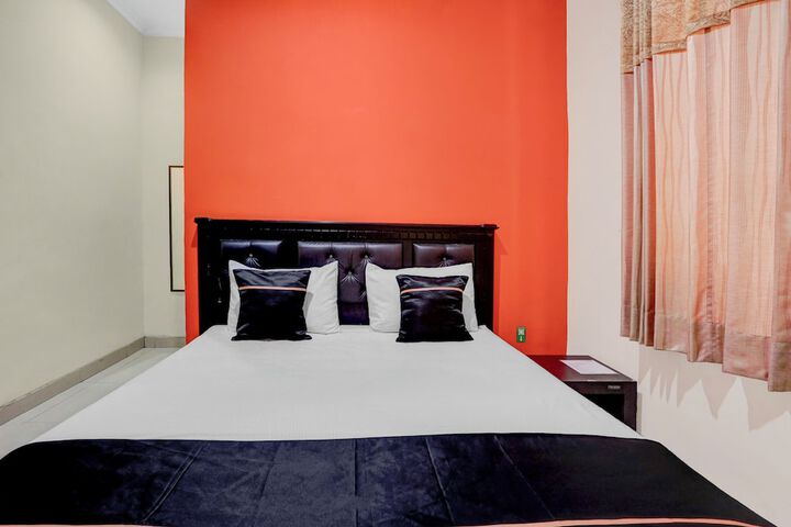 Room 8 of 30