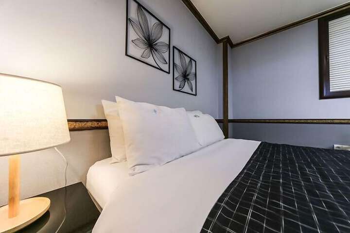 Room 17 of 26