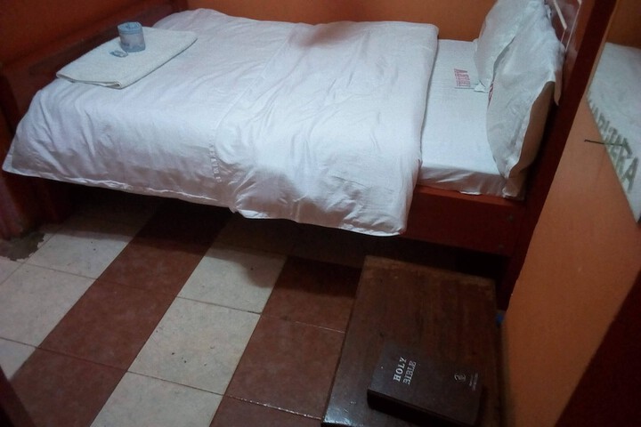 Room 8 of 18