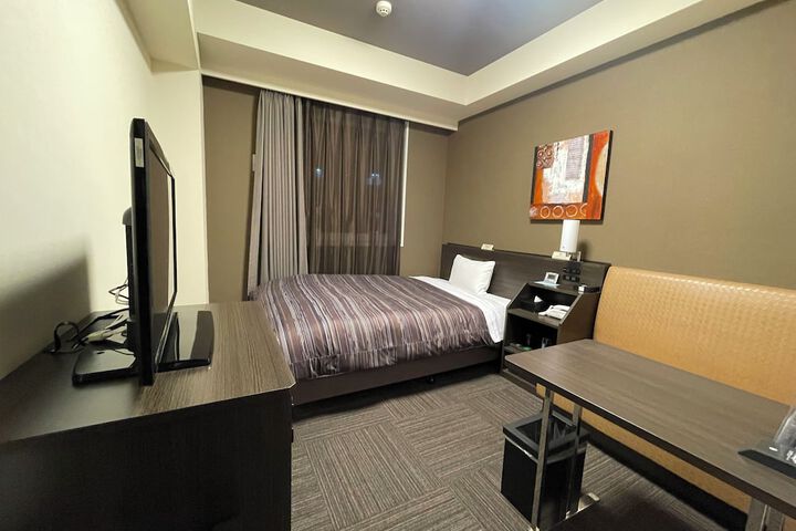 Room 6 of 37