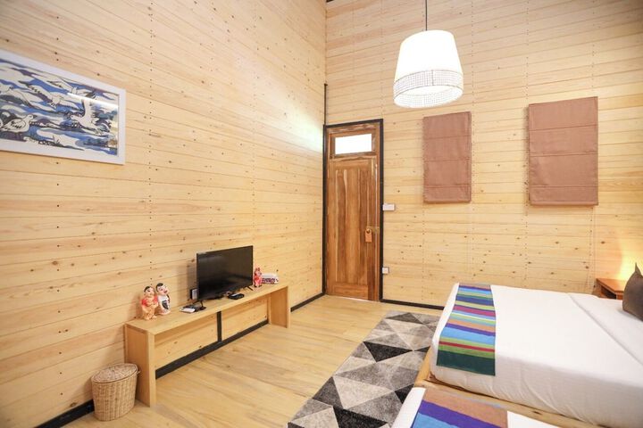 Room 12 of 42