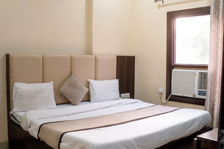 Room 7 of 17