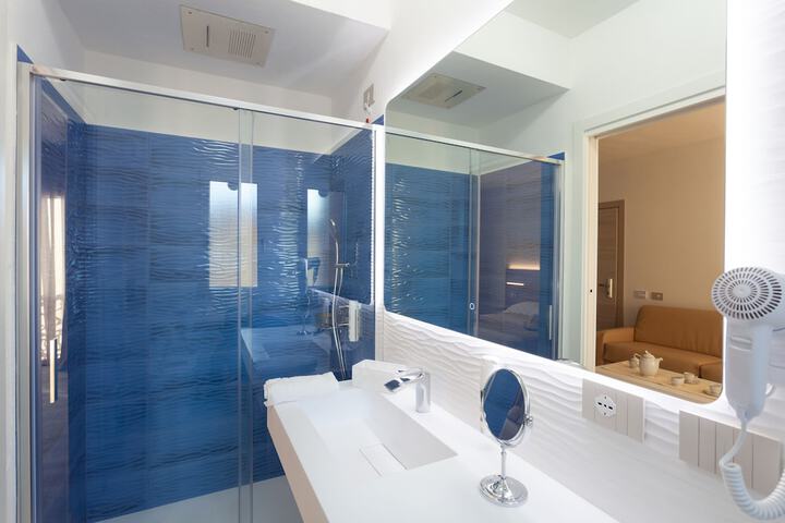 Room 15 of 27