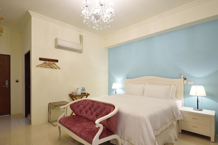 Room 11 of 49