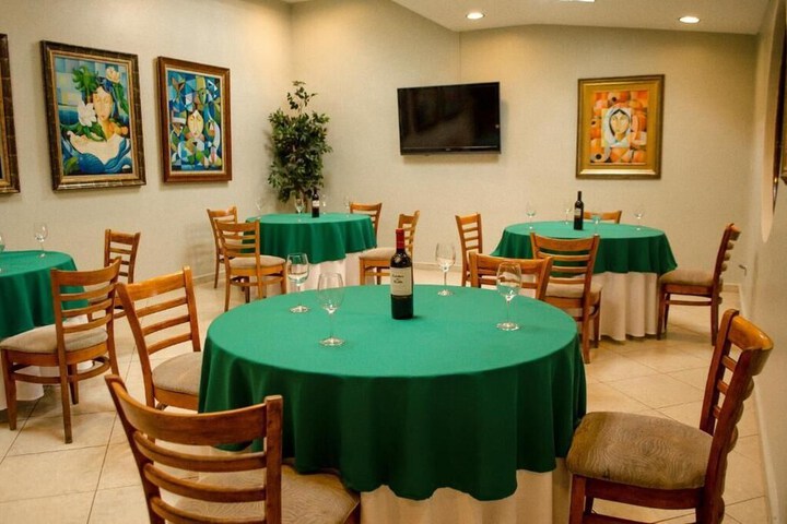 Dining 17 of 29
