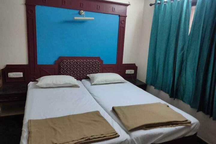Room 2 of 25