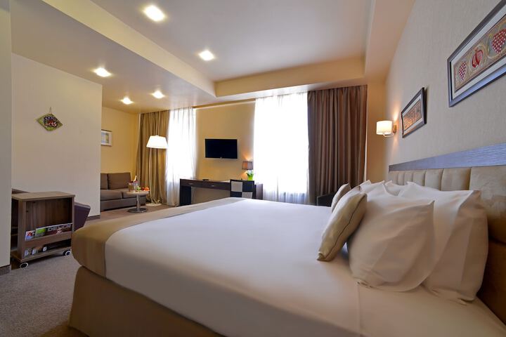 Room 16 of 60